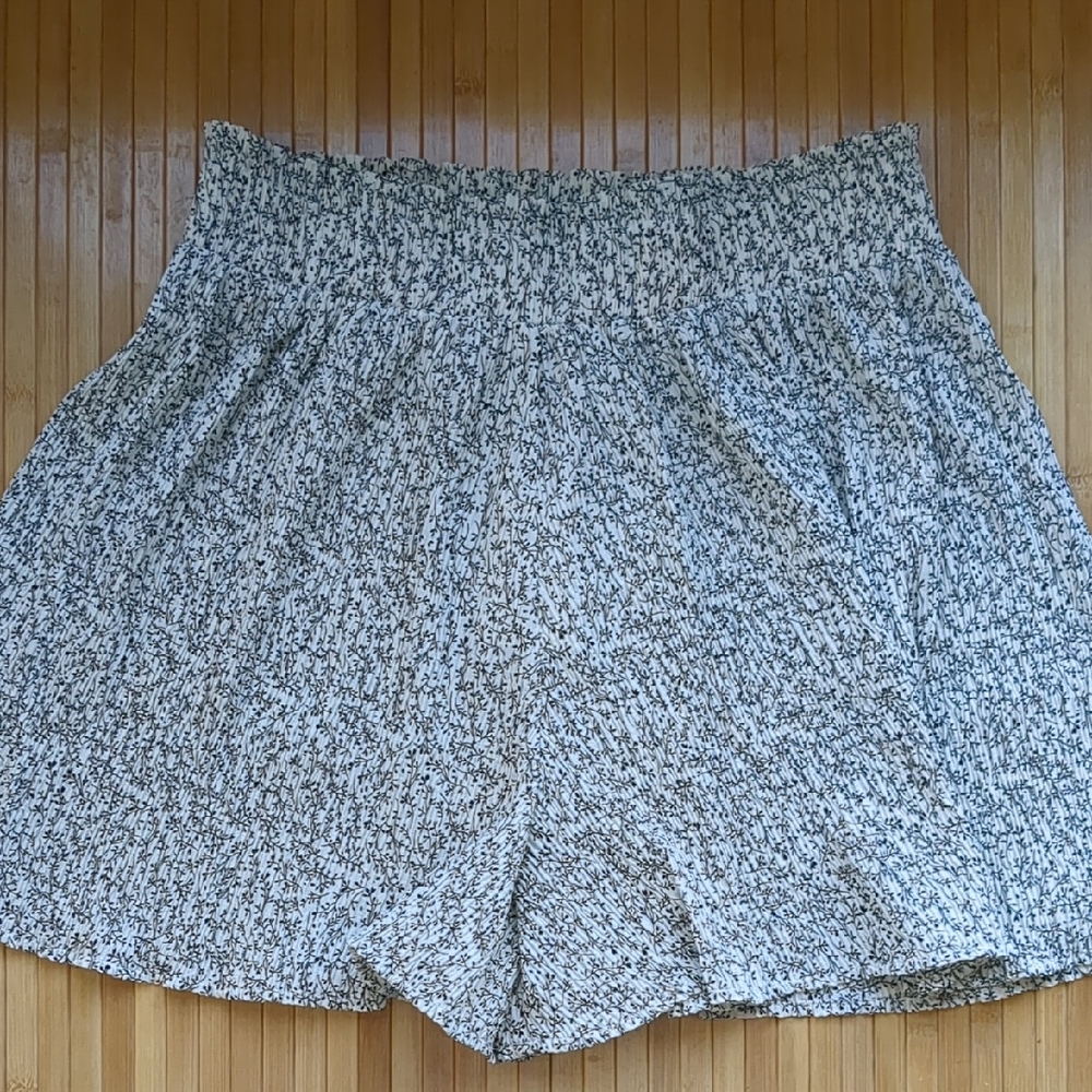 Women's Promesa Black and White Floral Shorts Skort, Size Large, NEW